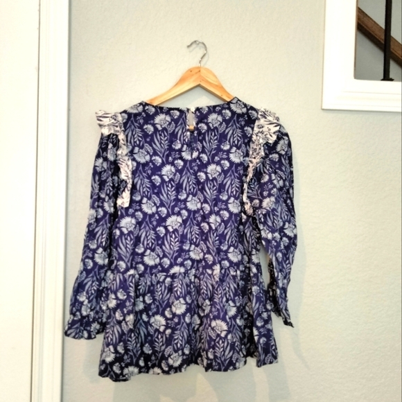 Universal Thread Women's Blue floral print Top - Picture 4 of 6